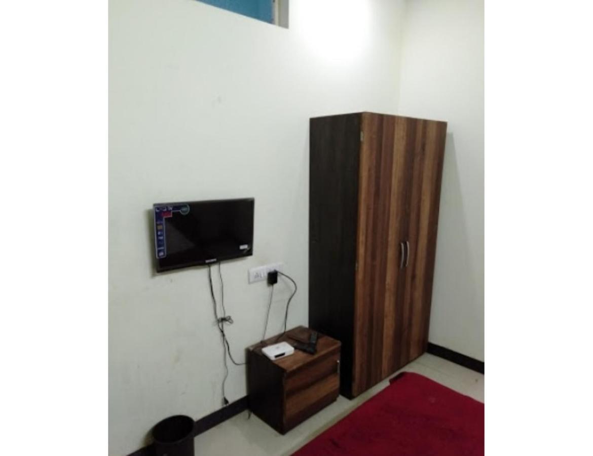 Hotel Adarsh, Ujjain Dış mekan fotoğraf