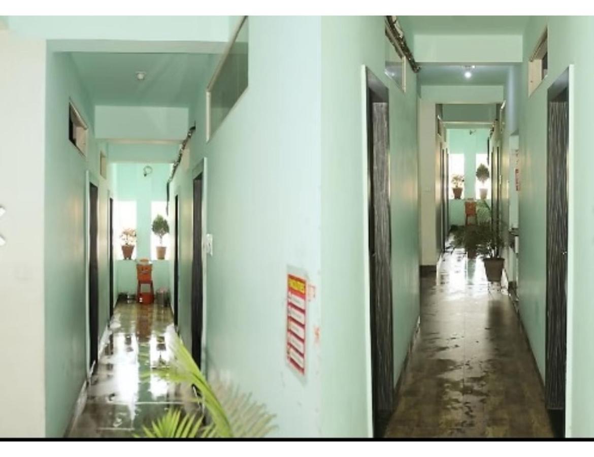 Hotel Adarsh, Ujjain Dış mekan fotoğraf