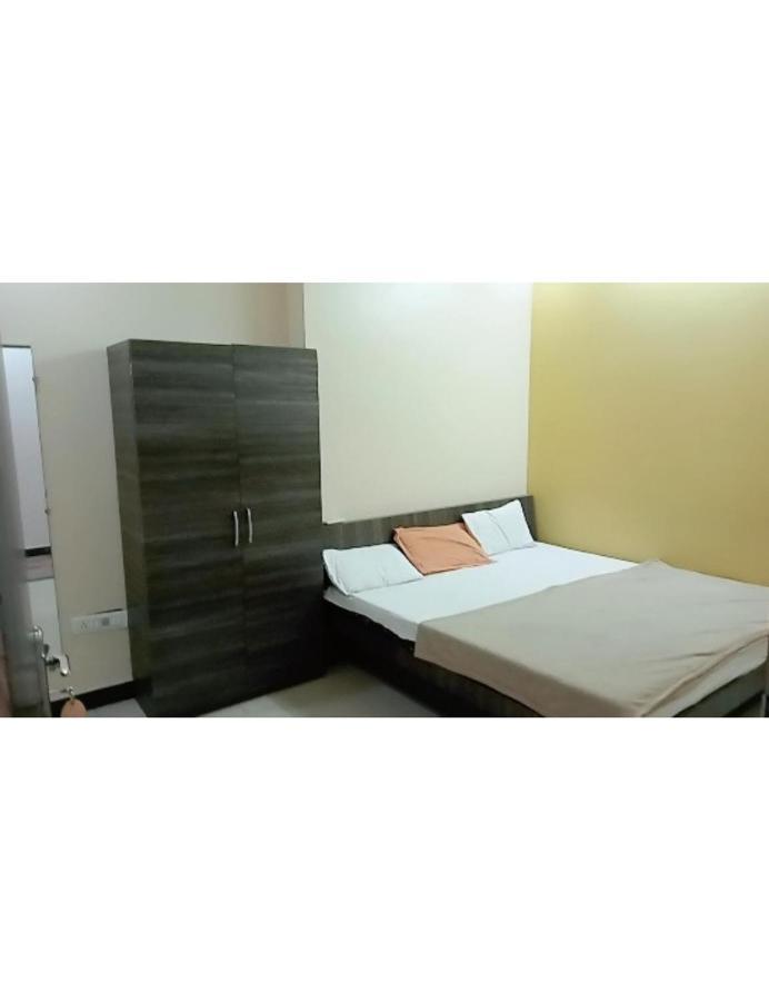 Hotel Adarsh, Ujjain Dış mekan fotoğraf