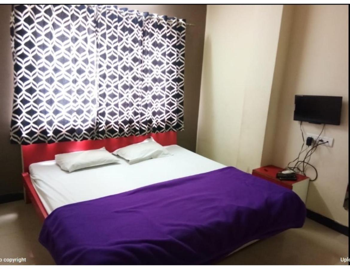 Hotel Adarsh, Ujjain Dış mekan fotoğraf