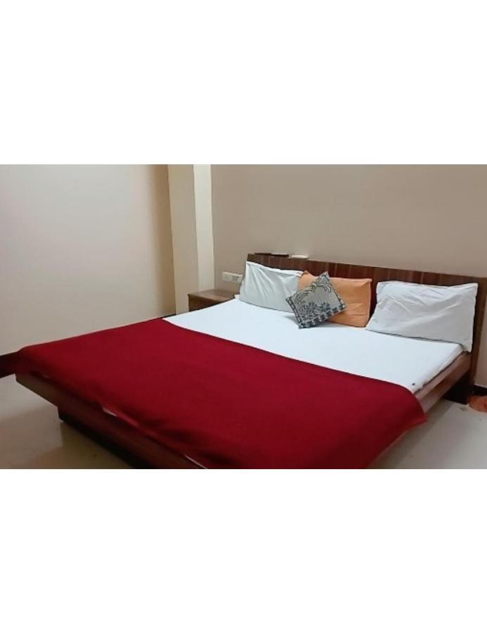 Hotel Adarsh, Ujjain Dış mekan fotoğraf