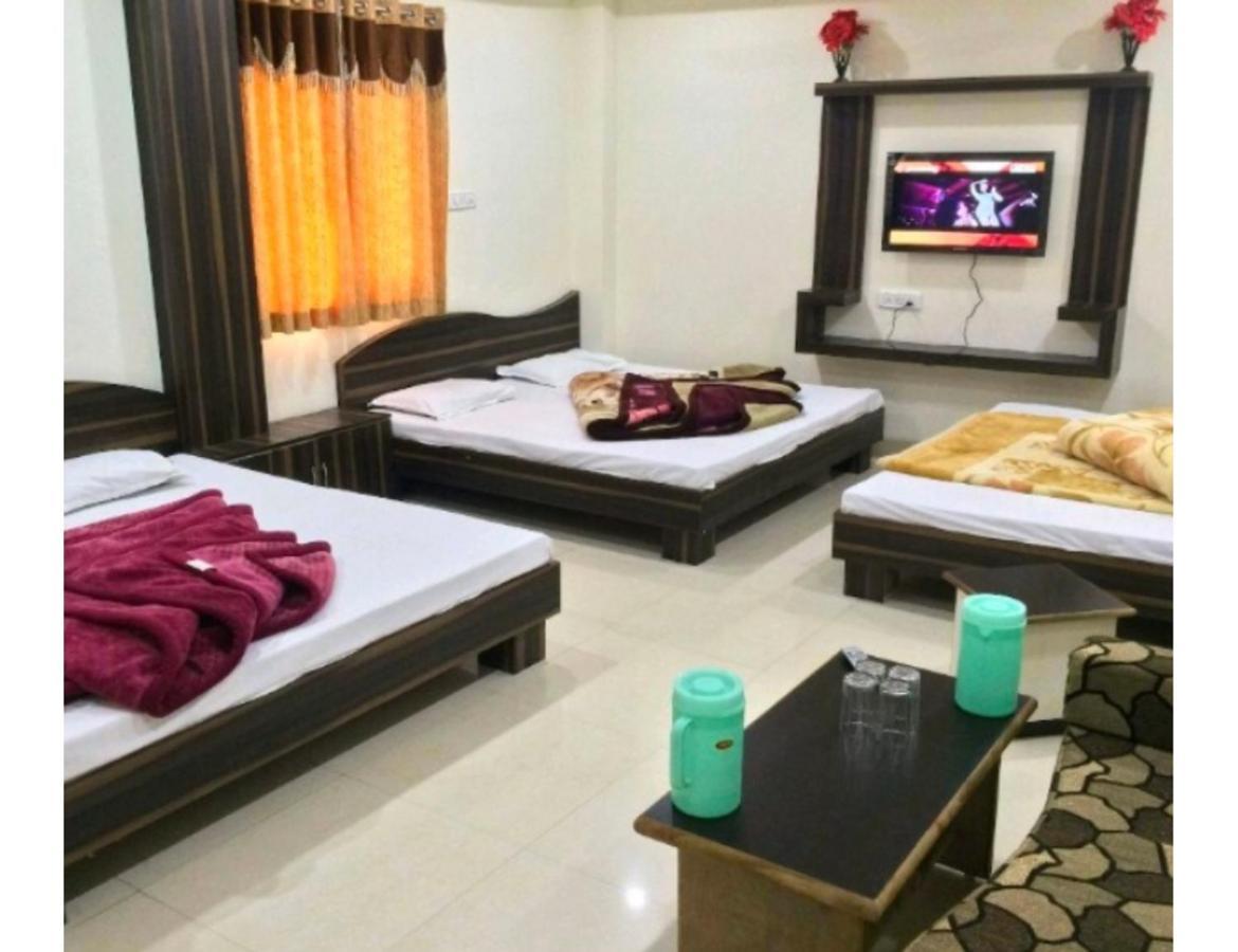 Hotel Adarsh, Ujjain Dış mekan fotoğraf