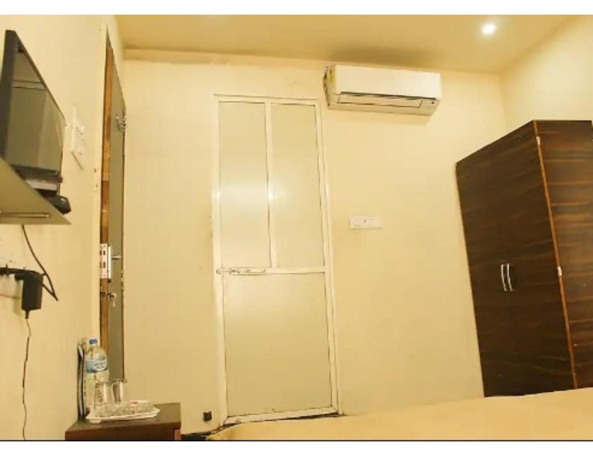Hotel Adarsh, Ujjain Dış mekan fotoğraf